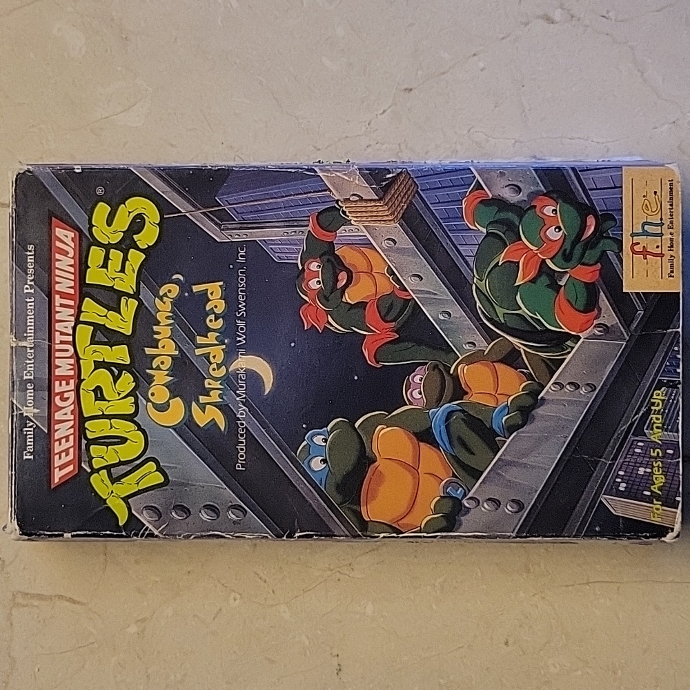 Family Home Entertainment Presents Teenage Mutant Ninja Turtles VHS Tape